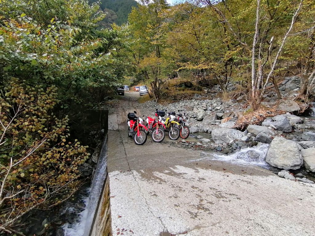 林道 秦野 戸川林道ツーリングしてきたよ 丹沢の湧き水 ボードゲームライダーの雑記