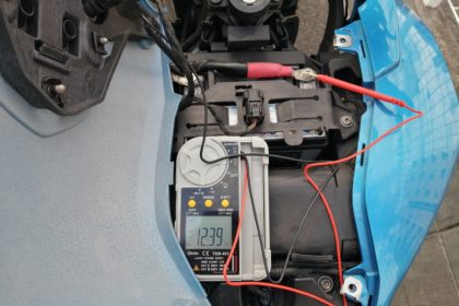 F650GSのバッテリー電圧を計測
