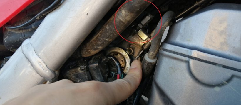 CRF250L スロットルワイヤー固定後
